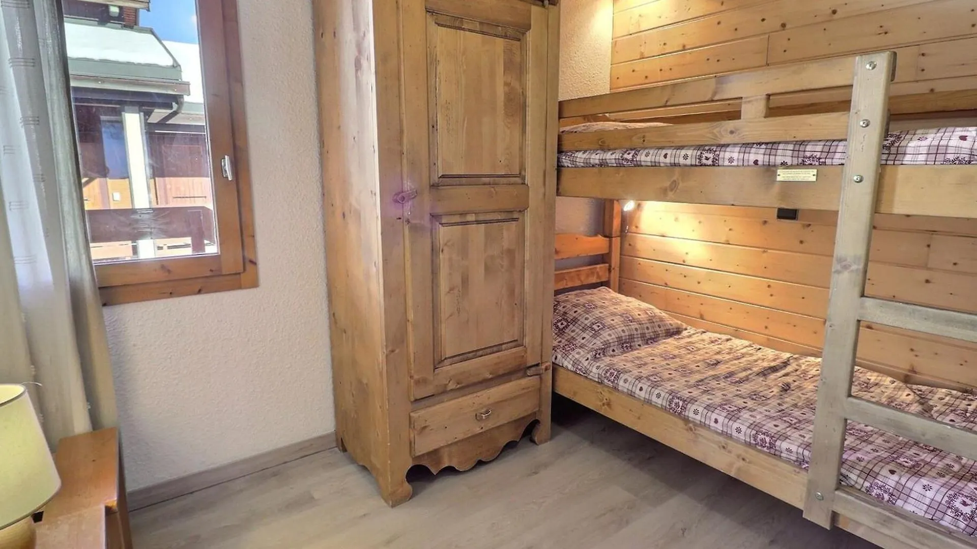 Duplex Chaleureux, Skis Aux Pieds - Proche Commerces, 6 Pers., Balcon Sud - Fr-1-182-231 Les Allues 0*,  France